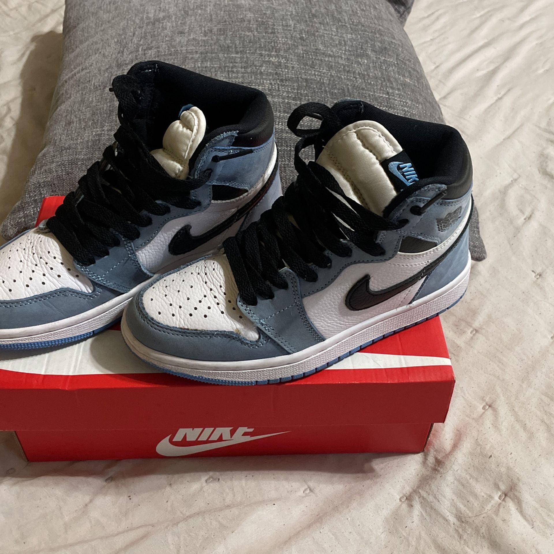 University Blues Jordan 1