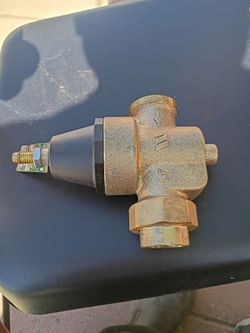 Water pressure reducing valve. Watts brand 3/4