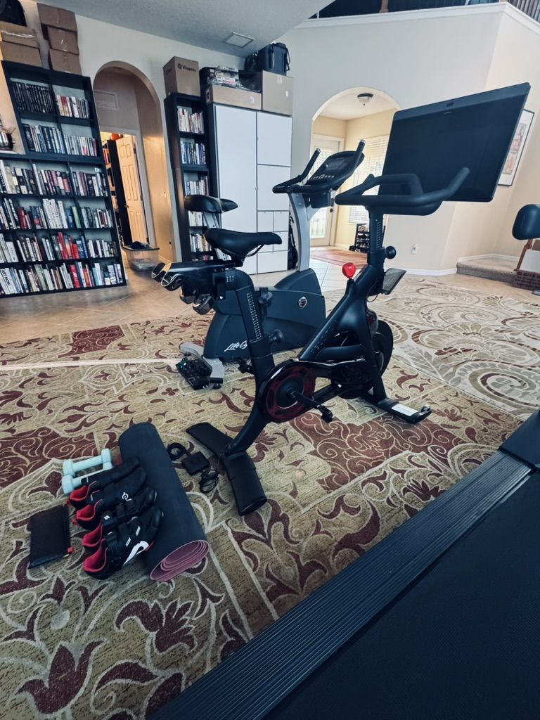 Peloton Bike Plus 2021 - 18 Rides, Haltom City