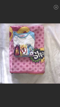 Shopkins pj’s and big blanket