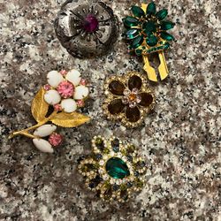 Vintage Brooches/pins