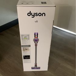 Dyson V8