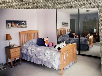 Twin bedroom set