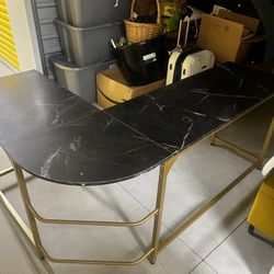 Black Desk