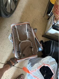 Pet carrier