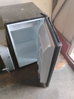 Mini Fridge 40dollars
