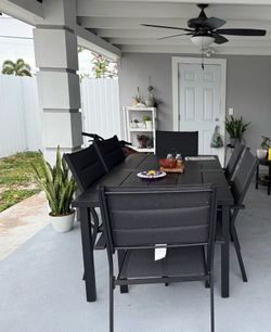 Patio Table/Mesa de Patio