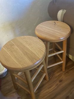 2 bar stools