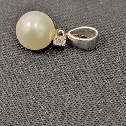 Cultured Pearl With Diamond Necklace Pendant