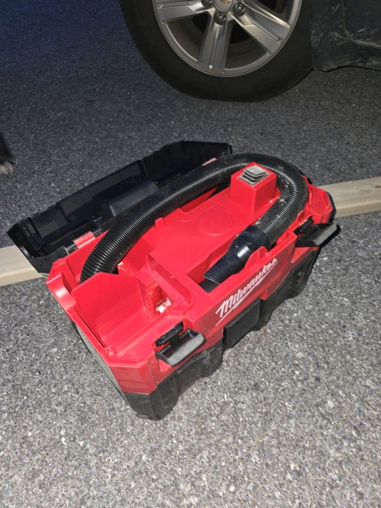 Milwaukee M18 Cordless Vacuum