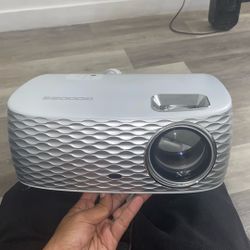 GooDee Projector – Works Great (Minor Lens Crack & Loose Back Panel