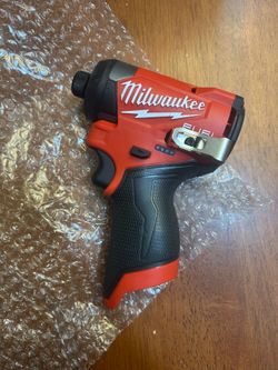 Milwaukee M12 Fuel 12V 1/4 in.