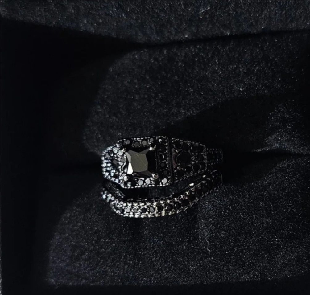 Gunmetal Bands & Black Gem Engagement Rings
Size: 7