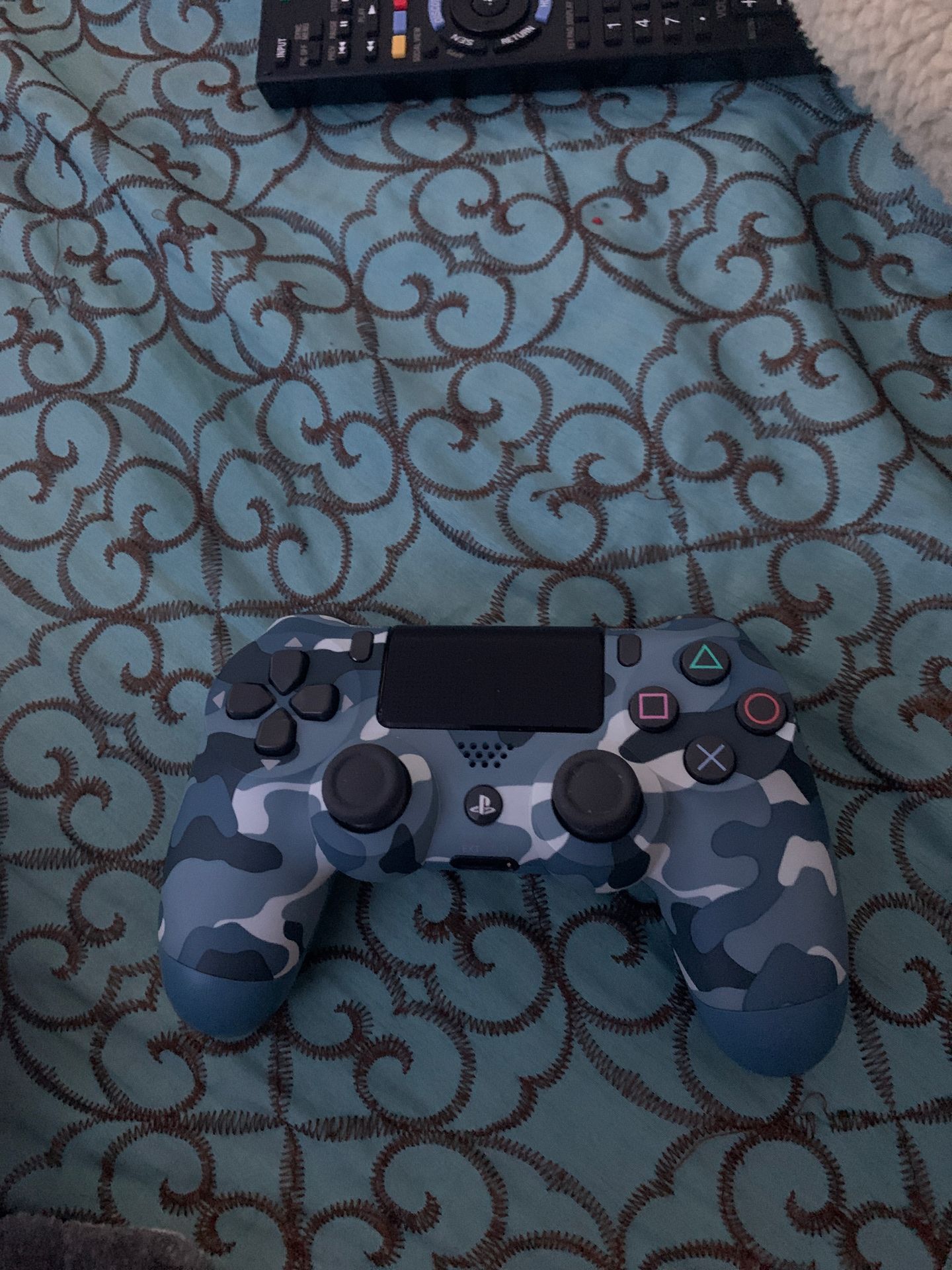 PS4 controller