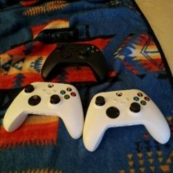 3 Xbox One Controllers( 25 -30 Each)