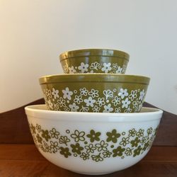 Set of 3 Vintage Pyrex Spring Blossom Crazy Daisy Mixing Bowls - 401 1.5 qt, 403 2.5 qt& 404 4 qt