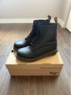 Dr. Martens 1460 Pascal combat boot