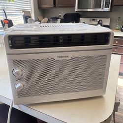Toshiba air conditioner 5000 BTUs
