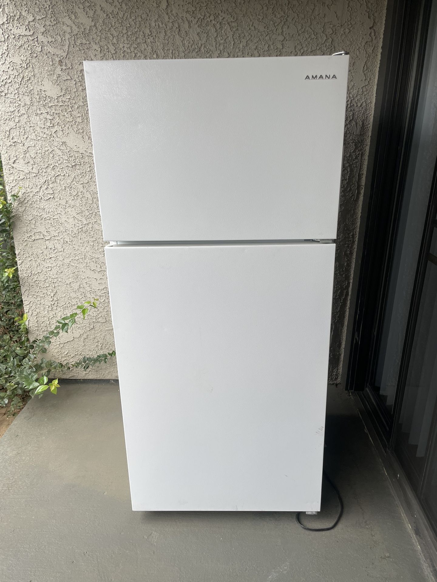 AMANA Refrigerator