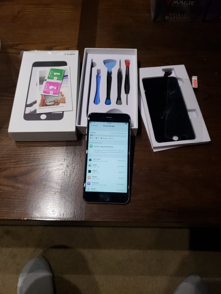 iPhone 6S Plus 128GB with Extra Screen & Screen Protector