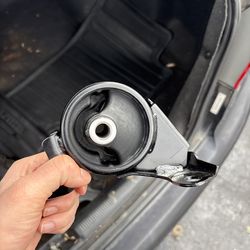 NEW 2001-2005 Honda civic Engine / Motor Mount- fits 1.7L