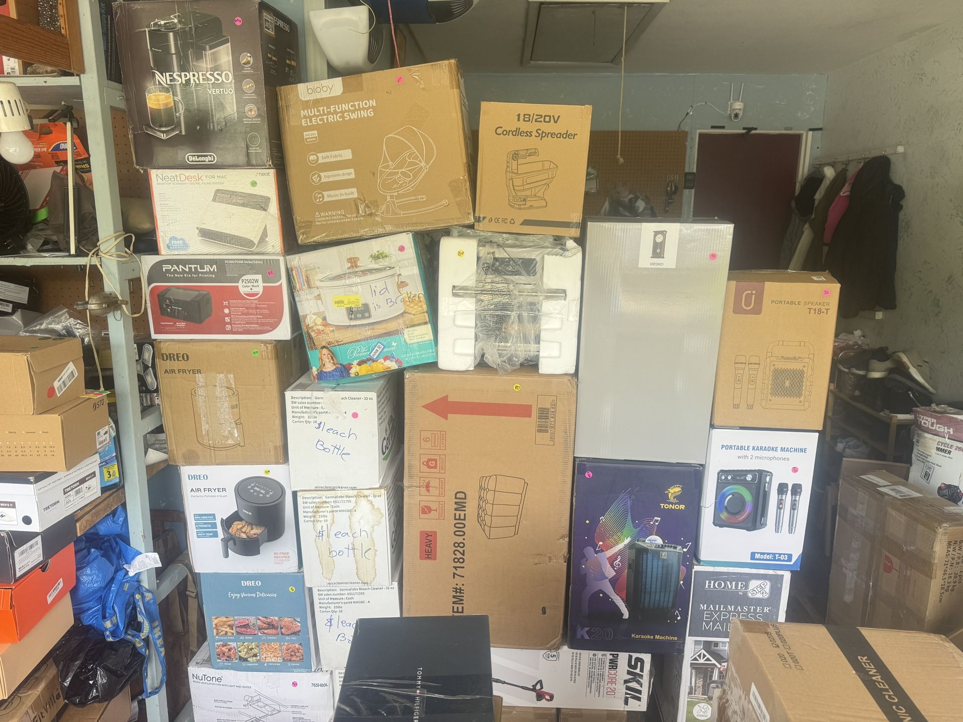☀️Flash Garage sale this weekend☀️ Friday,Saturday and Sunday from 9am to 7pm Tons of goodies for everyone. Elections, home good, tools, brand name s