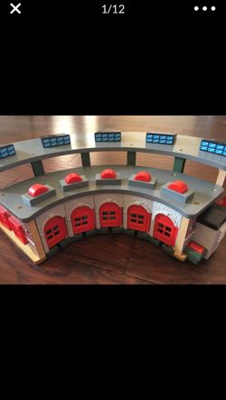 Thomas the train wooden railway  Tidmouth Shed Deluxe Round house