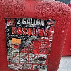 GAS CAN 2 GALLON, EXCELLENT CONDITION 