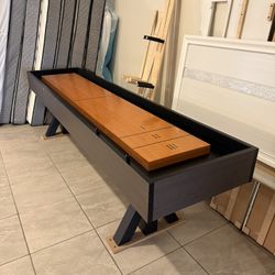 Shuffleboard table