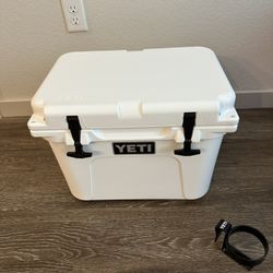 YETI Roadie 20 Cooler w/ Cup Holder