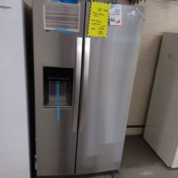 Brand New Whirlpool Refrigerator $700. 1 Year Warranty 