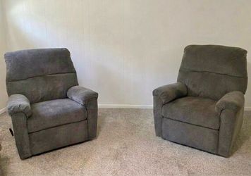 ¡Dos reclinables de Ashley Furniture en excelente estado!