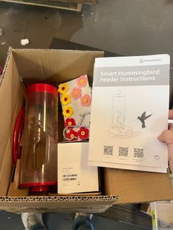 Hummingbird Feeder Camera Solar WiFi Smart AI Motion Detection 20oz $39  Warehouse Address: 2745 Boone st  Columbia sc 29204 Behind DOLLAR TREE 【First