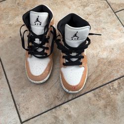 Air Jordan 1 Mid SE “Brushstroke” – Size 4.5 Y – Excellent Condition