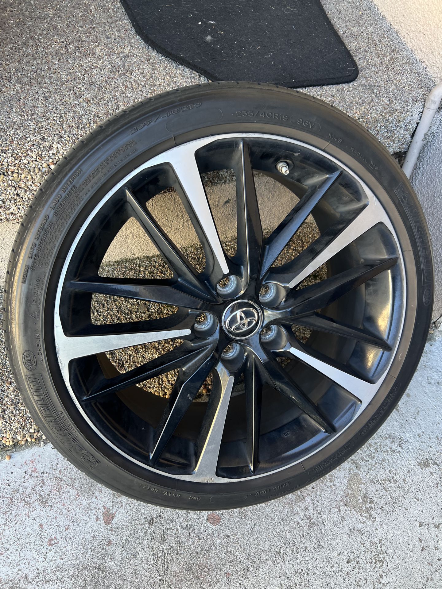 Single Toyota Camry rim 19” oem ( one 1 wheel only )( Solamente Un 1 Rin )