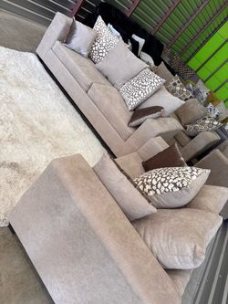 LIKE NEW 2pc sofa couch set (DELIVERY AVAILABLE)