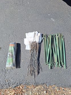 Stake Trellis Connectors, garden flag markers, plastic garden mulch