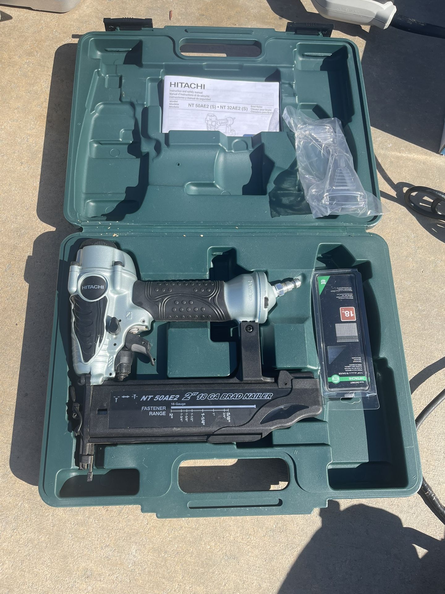 Hitachi Nail Gun Compressed Air) Only Used Twice Works Great