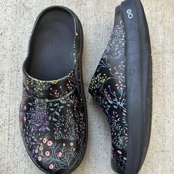 OOFOS Women's Oocloog Geo Casual Clogs size 11