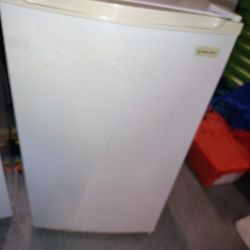 Magic Chef Mini Fridge