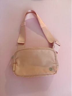 Lululemon everywhere belt bag