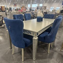7 PIECE DINING SET. Includes: 1 dining table & 6 chairs.