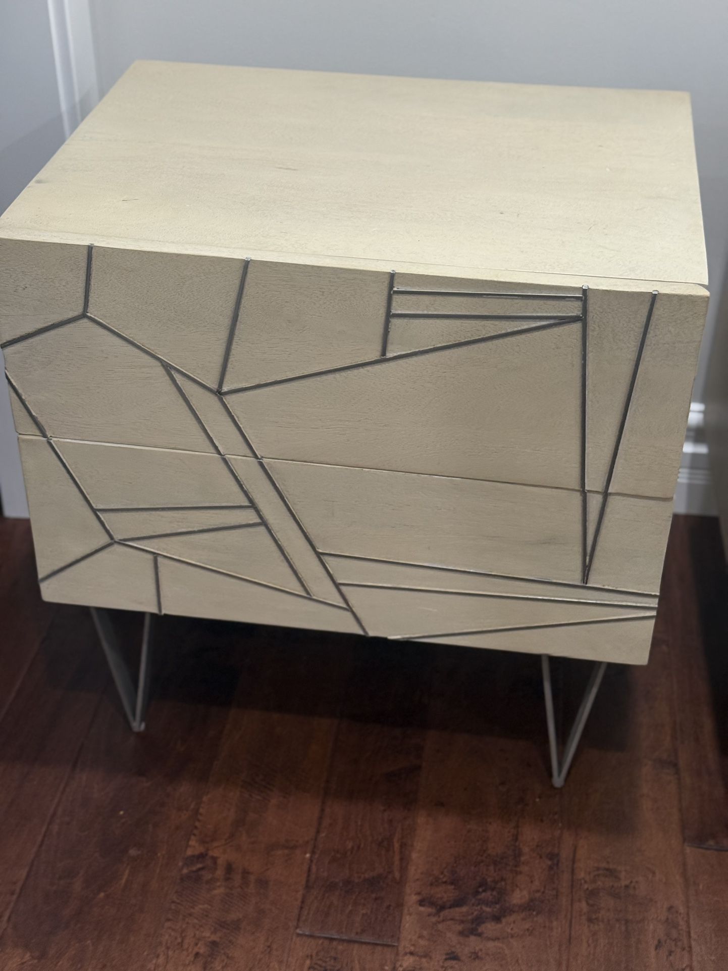 Gorgeous Pair Of William Sonoma Inlay Nightstands (2)