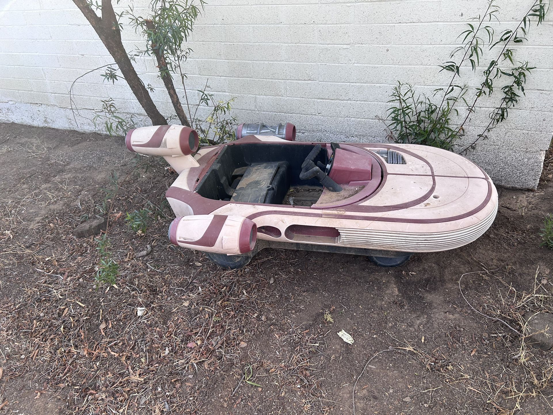 Radio Flyer Star Wars 12V Luke Skywalkers Landspeeder Ride On
