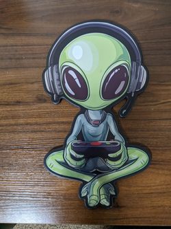 Alien Gamer Wood Wall Decor Sign - Gaming Art