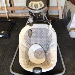 Graco Plug-in Infant Swing