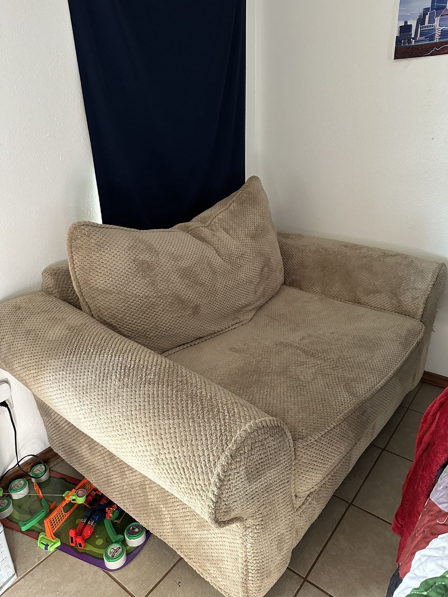 Over Sized Chair 