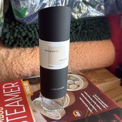 Electric salt and pepper grinder set automatic