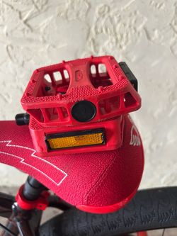 SE Red Pedals