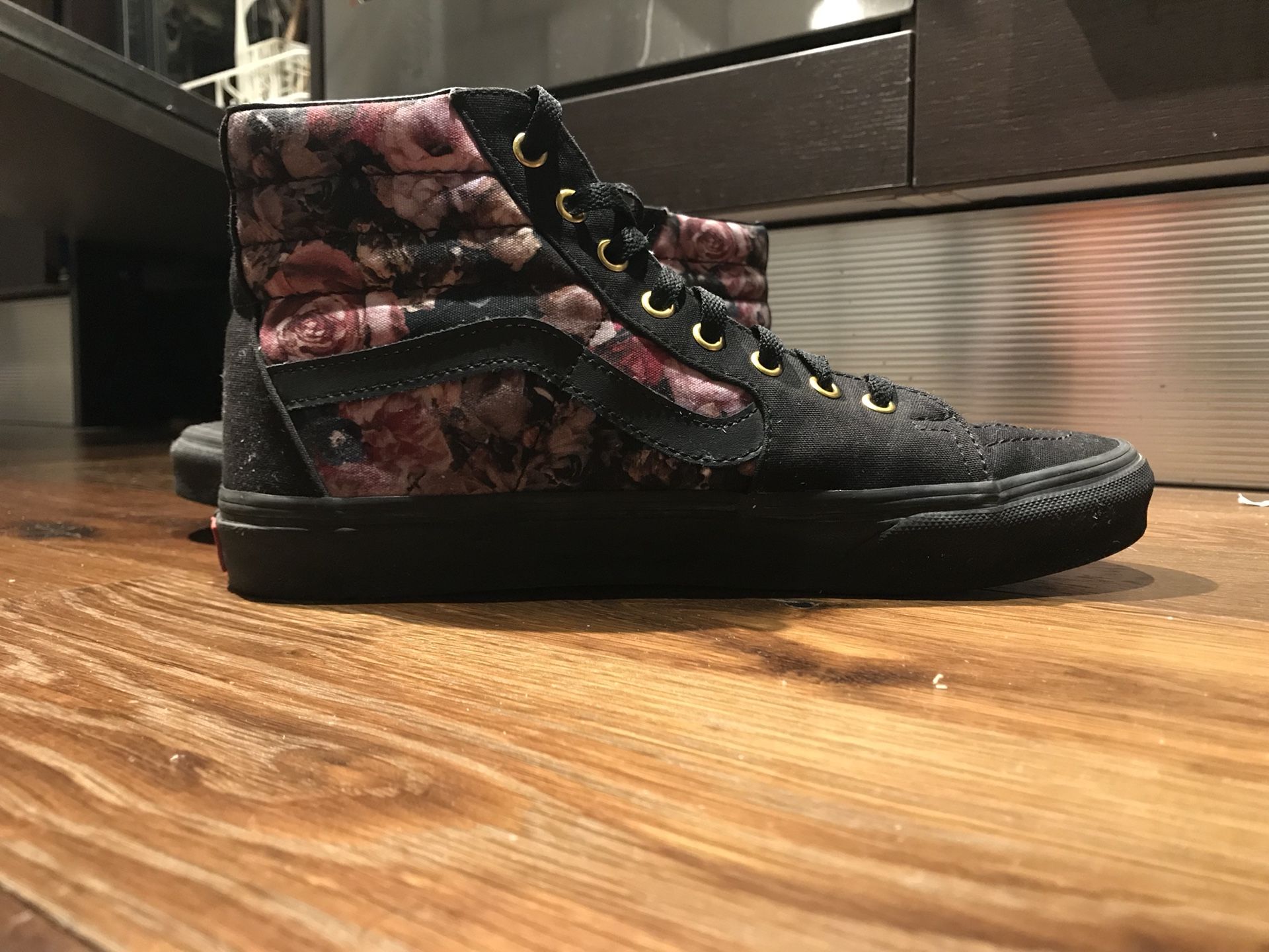 Vans Hi Tops with print - Size 9.5